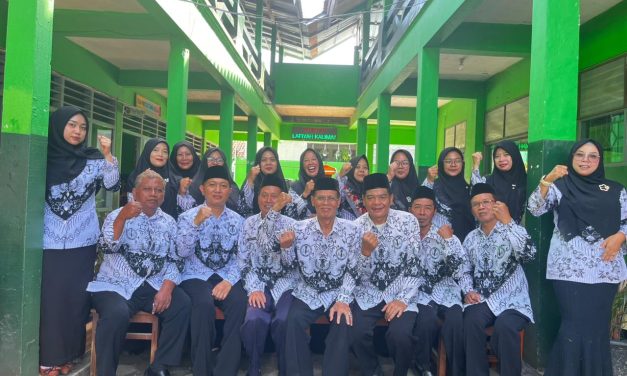 Upacara Peringatan HARI GURU NASIONAL 2025 ”MTs SALAFIYAH KALIMAS”