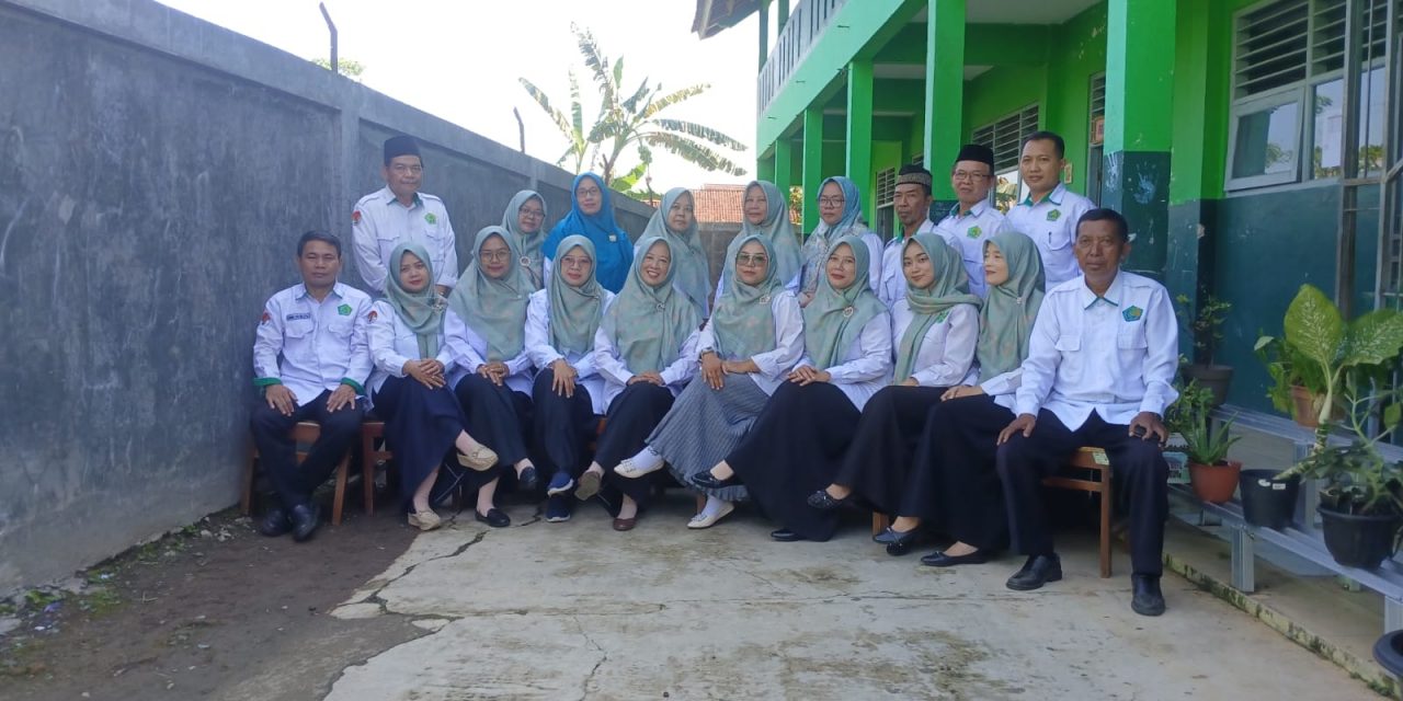 KEBERSAMAAN DALAM BINGKAI FOTO