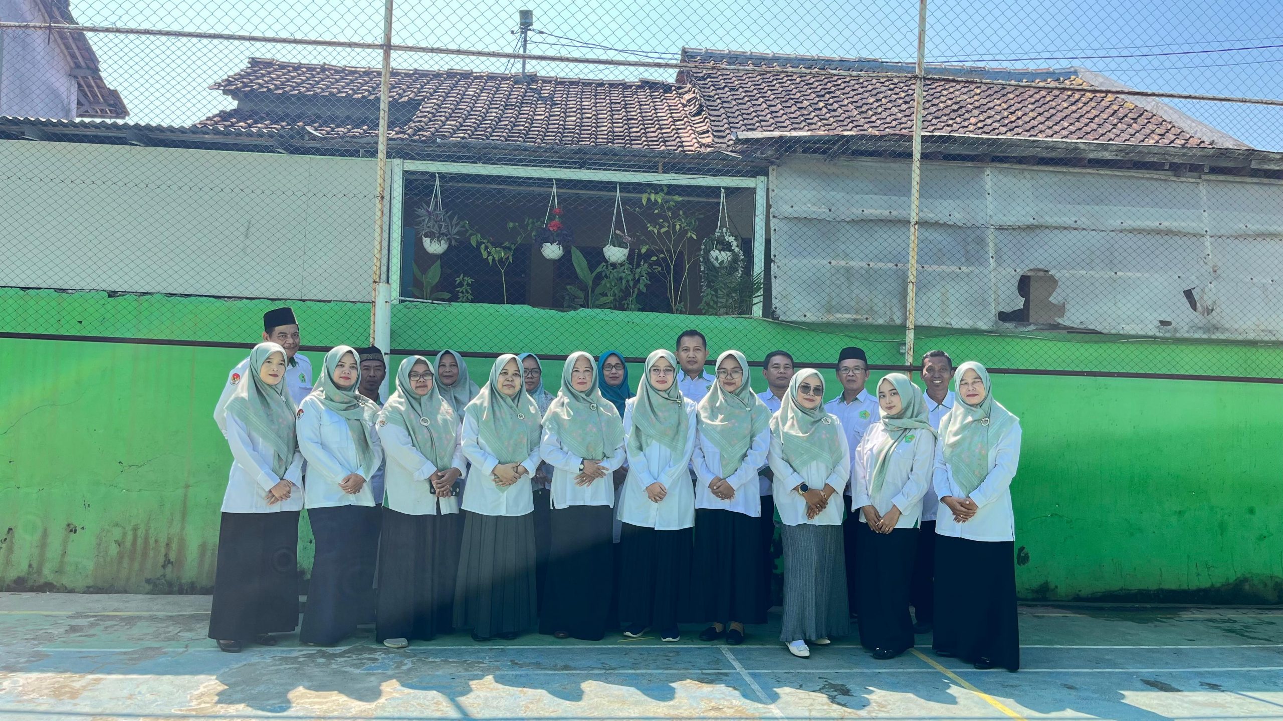 KEBERSAMAAN DALAM BINGKAI FOTO